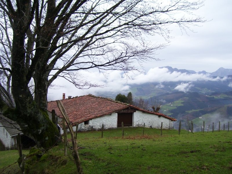 Lezaso baserria gainekaldetik