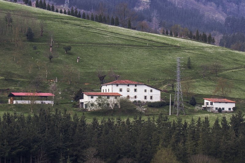 Zaldumendi M. Lagundia gainetik aterata